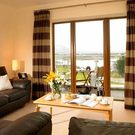 Golden'S Cove Apartments At Sneem Hotel エクステリア 写真