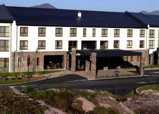Golden'S Cove Apartments At Sneem Hotel エクステリア 写真